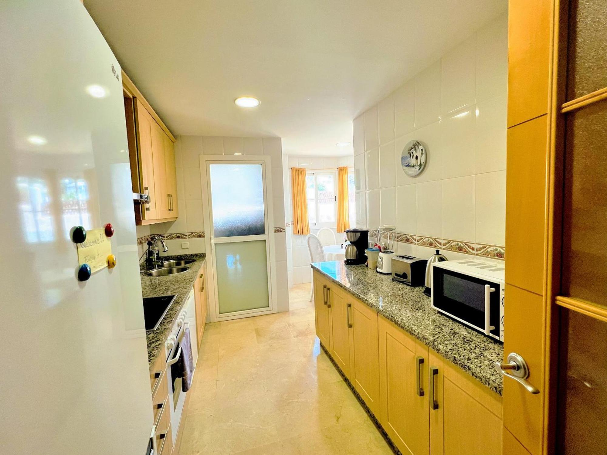 Serene Family Oasis: Poolside Retreat With Convenient Amenities Apartment Benalmadena