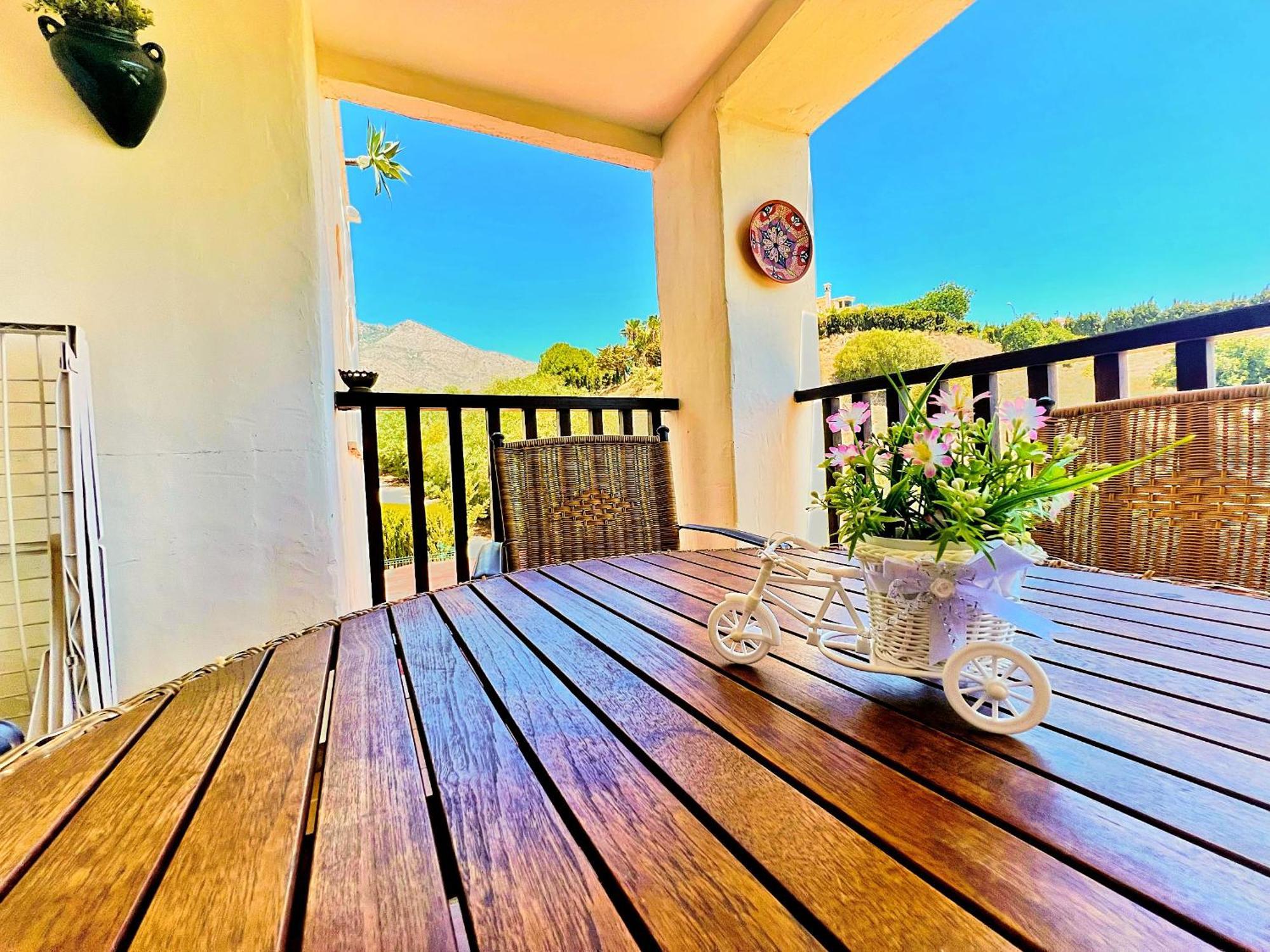 Serene Family Oasis: Poolside Retreat With Convenient Amenities